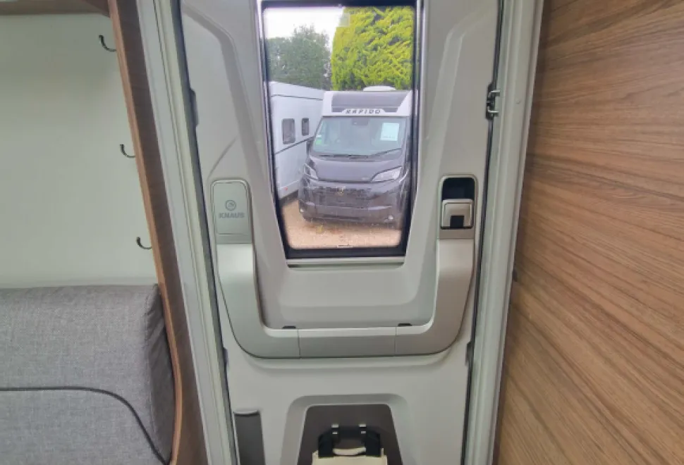 Knaus  Live I700 MEG 2024