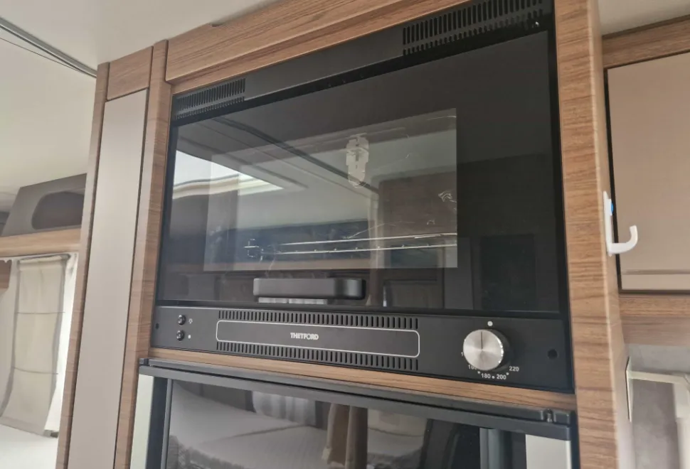 Knaus  Live I700 MEG 2024