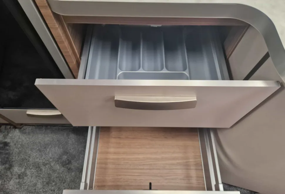 Knaus  Live I700 MEG 2024