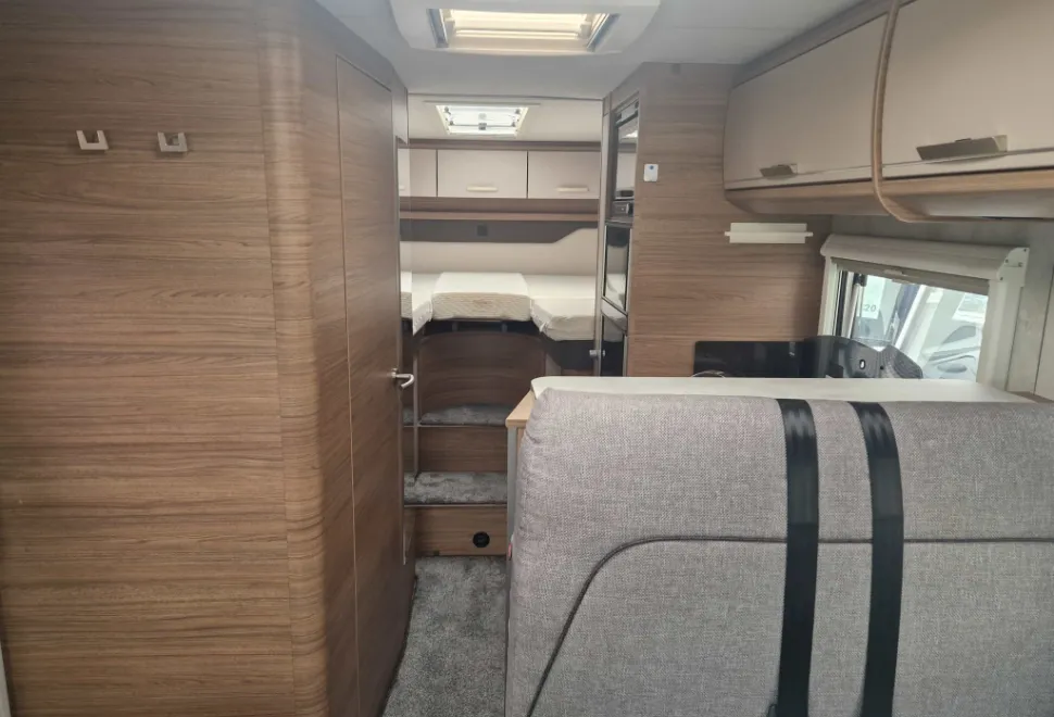Knaus  Live I700 MEG 2024