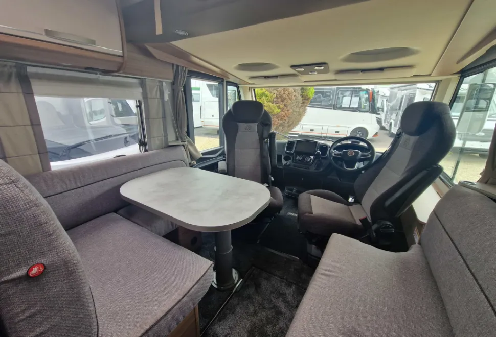 Knaus  Live I700 MEG 2024