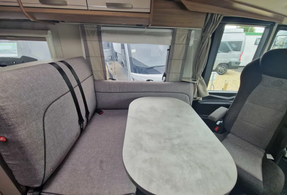 Knaus  Live I700 MEG 2024