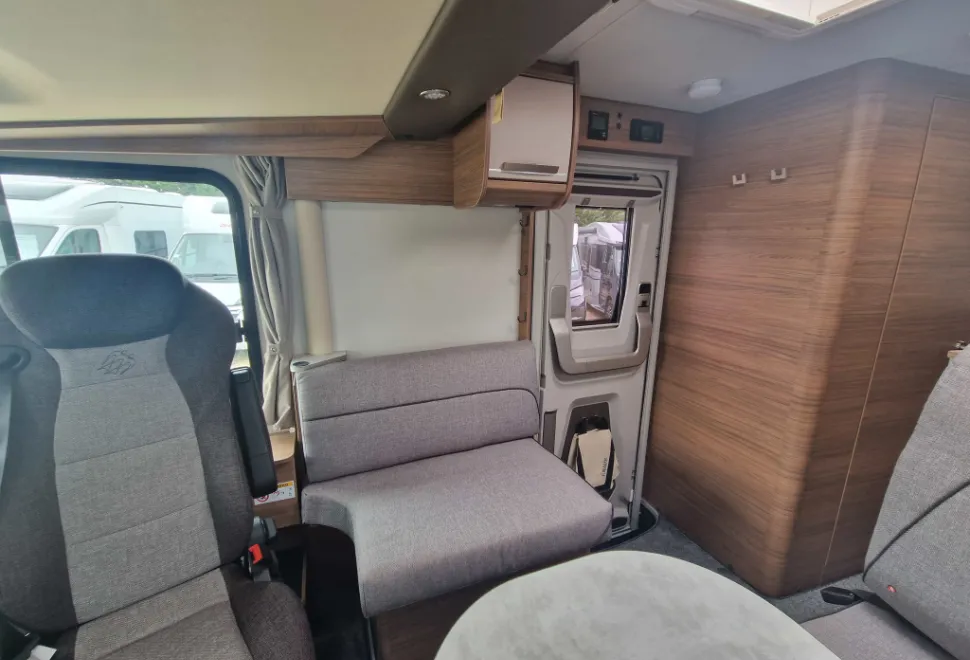 Knaus  Live I700 MEG 2024
