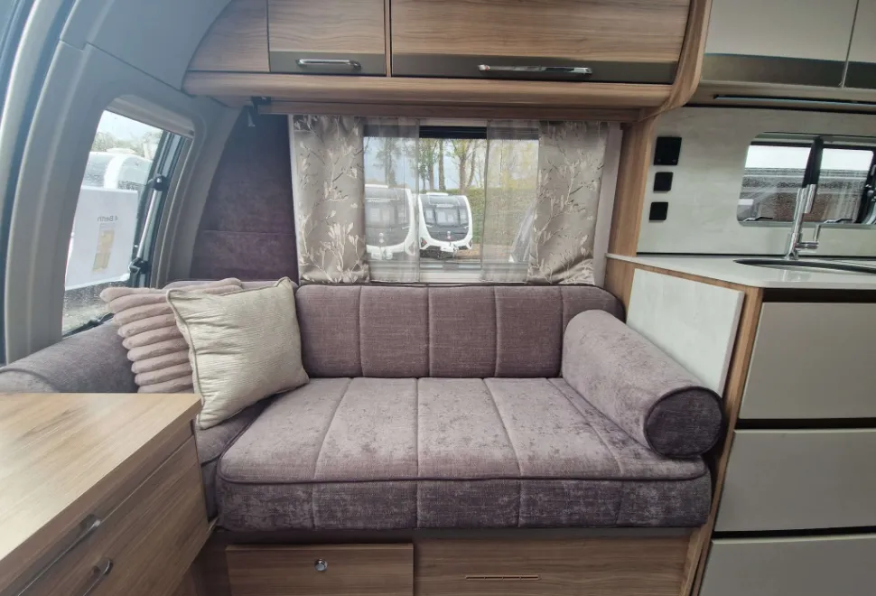 Bailey Unicorn Deluxe Vigo 2026