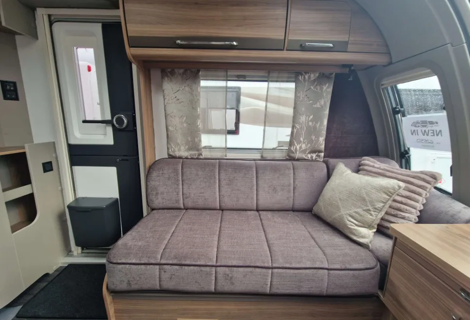 Bailey Unicorn Deluxe Vigo 2026