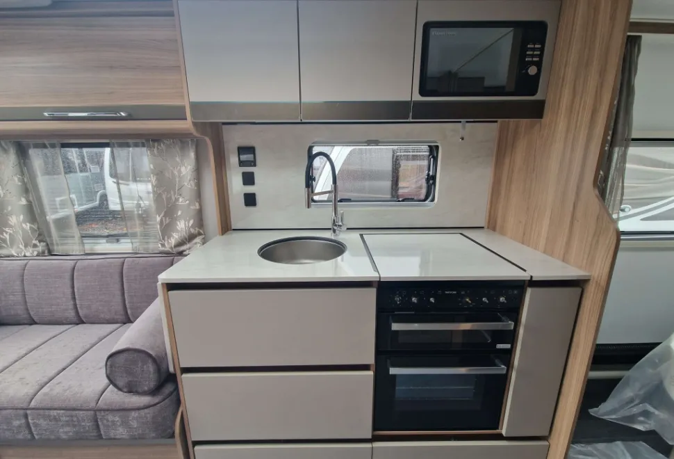 Bailey Unicorn Deluxe Vigo 2026