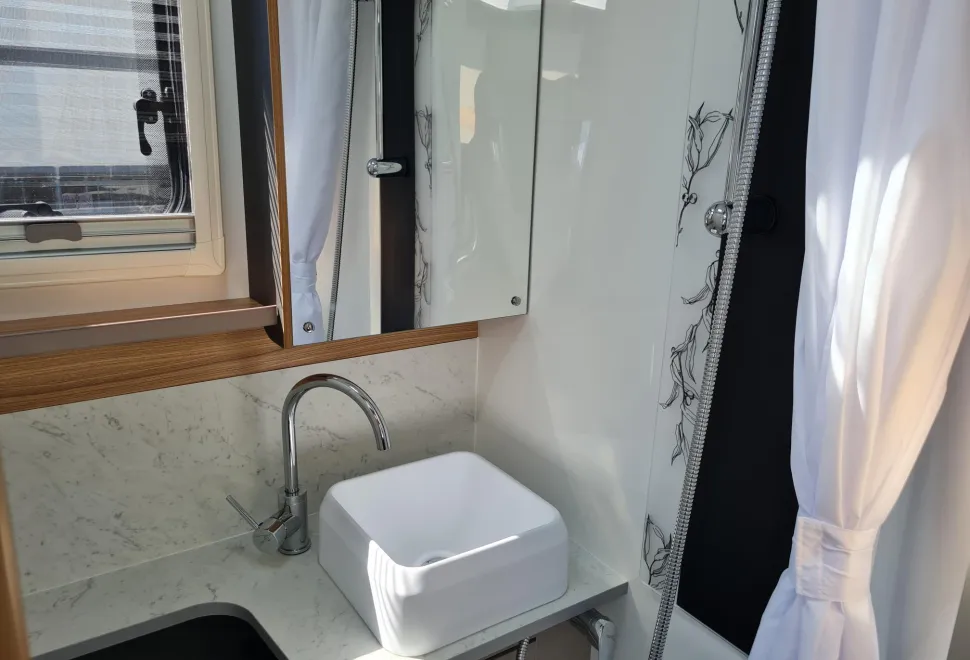 Bailey Adamo 75-4DL 2026