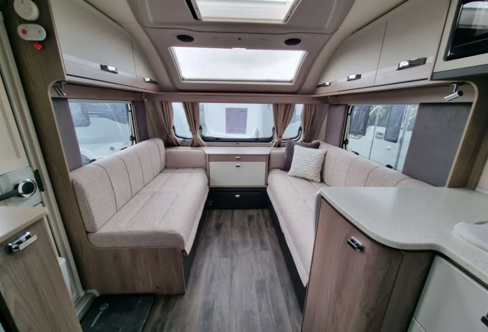 Swift Conqueror Grande 645 2026