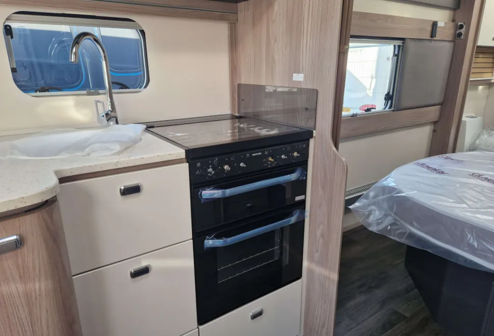 Swift Conqueror Grande 645 2026