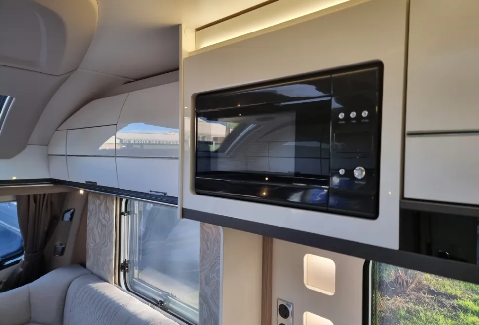 Swift Elegance Grande 835 2026