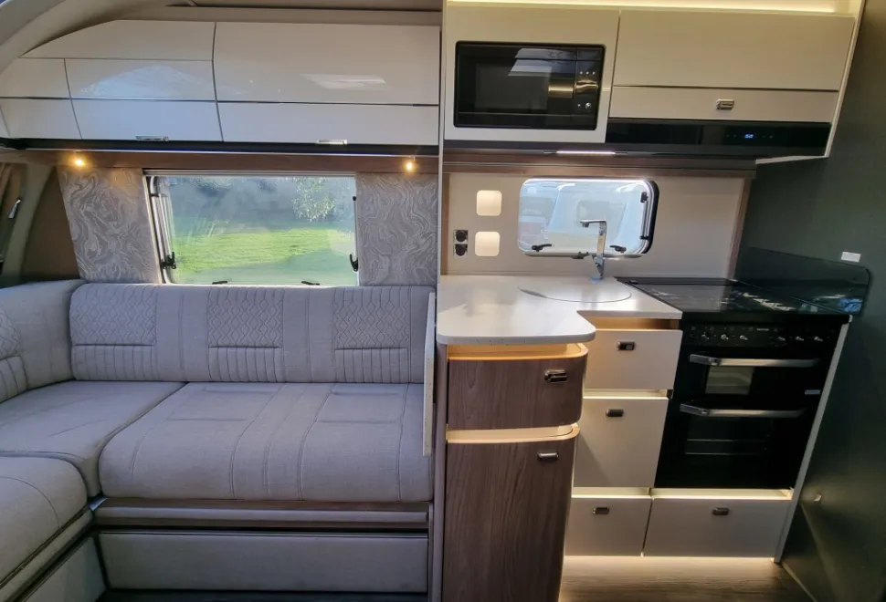 Swift Elegance Grande 860 2026