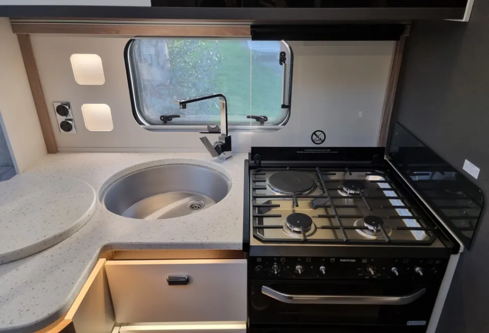 Swift Elegance Grande 860 2026