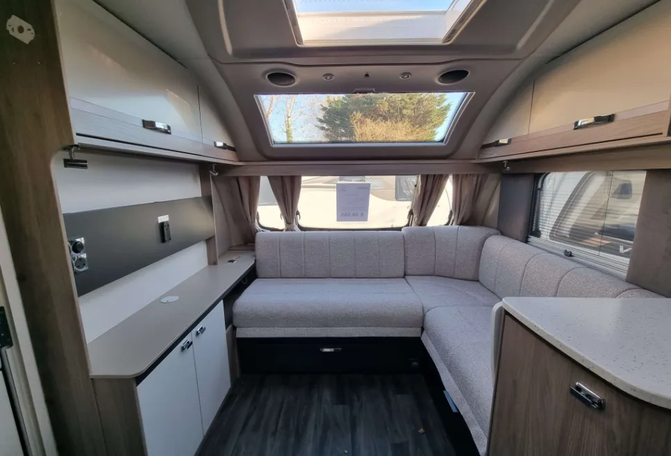 Swift Conqueror Grande 560 L 2026