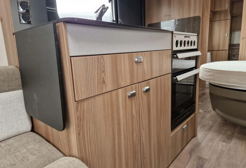 Swift Conqueror 580 2018