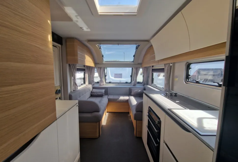 Adria Adora Seine 2022