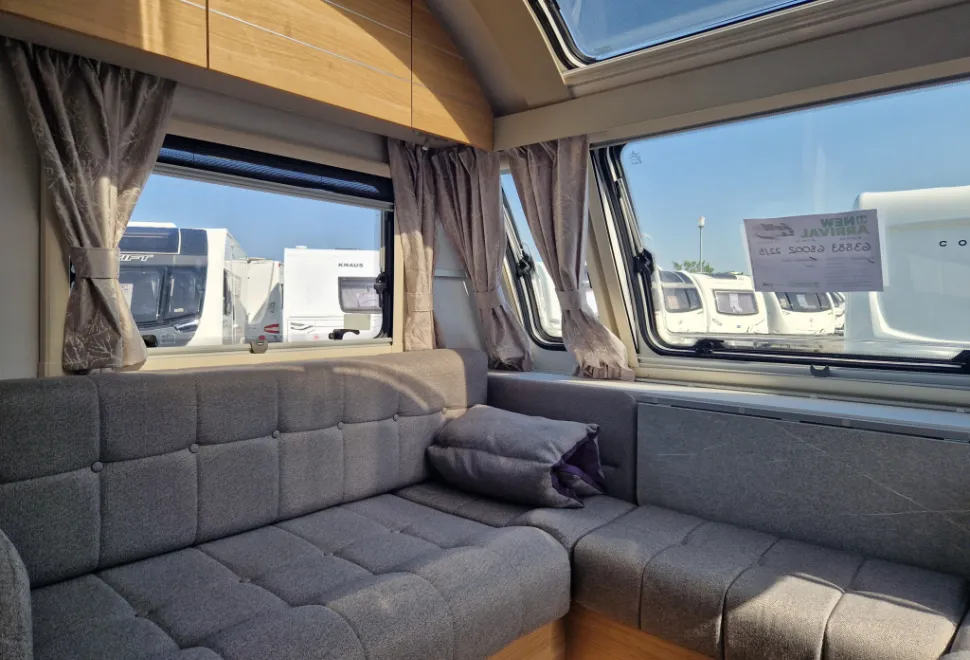 Adria Adora Seine 2022