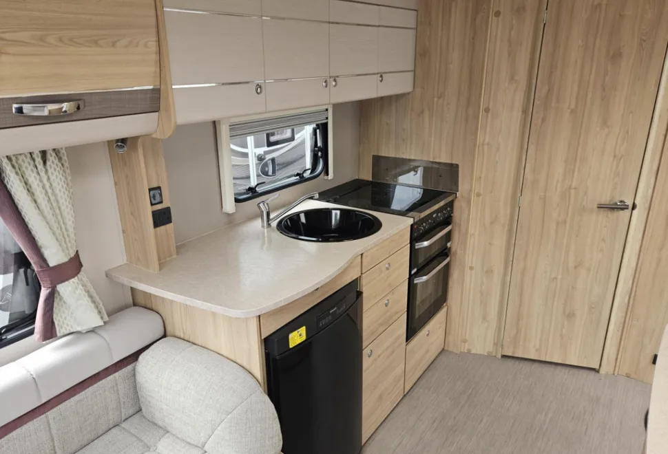 Elddis Avante GTS 482 2017