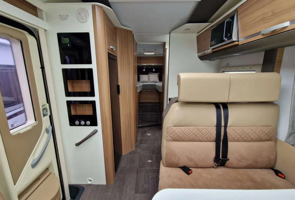 Adria Coral XL Plus 670 SL 2018