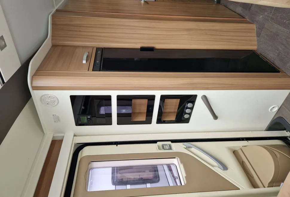 Adria Coral XL Plus 670 SL 2018