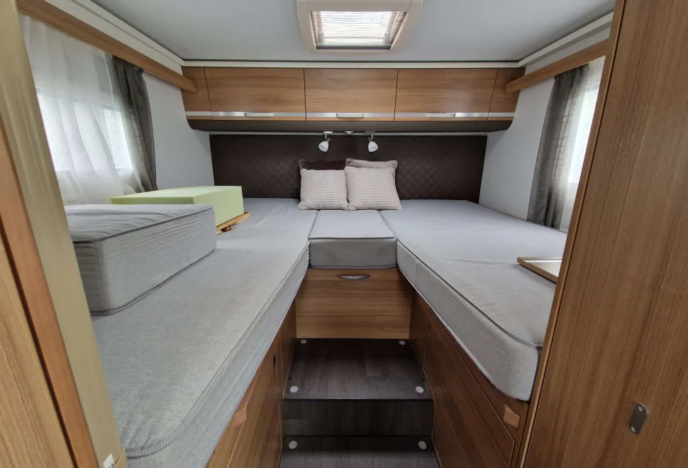 Adria Coral XL Plus 670 SL 2018