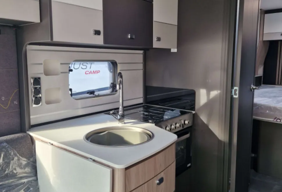 Swift Trekker 584 2026