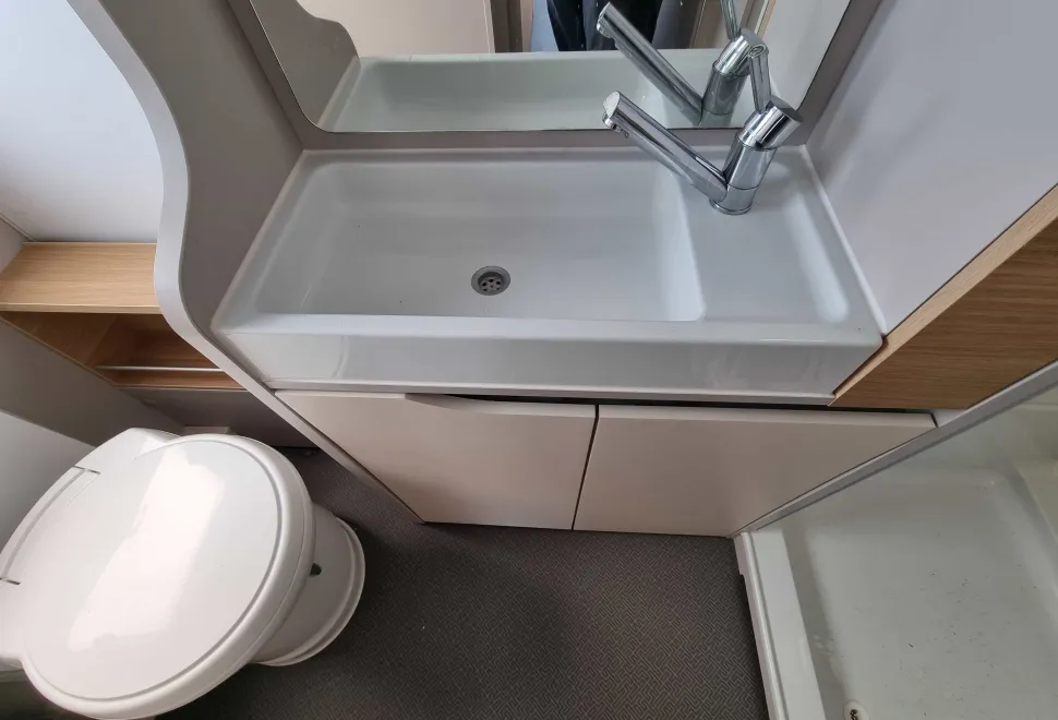 Adria Adora Seine 2021