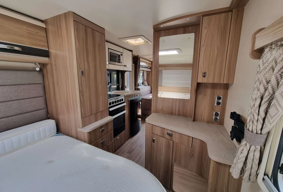 Bessacarr SE 494 2017