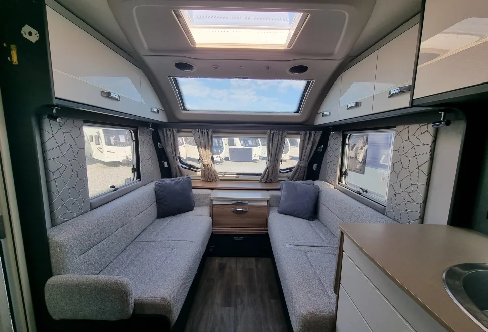 Swift Conqueror 560 2022
