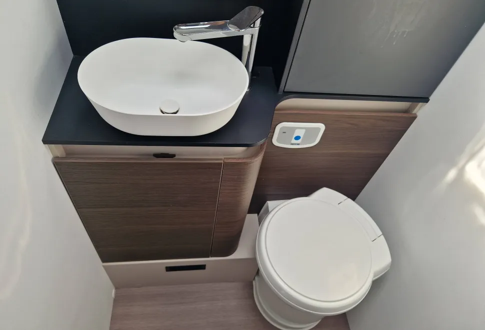 Adria Coral XL Plus 670 DL 2023