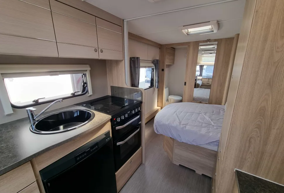 Elddis Avante 554 2018