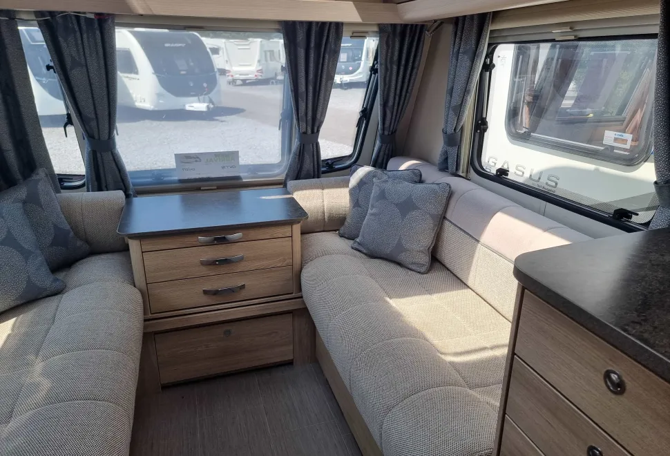 Elddis Avante 554 2018