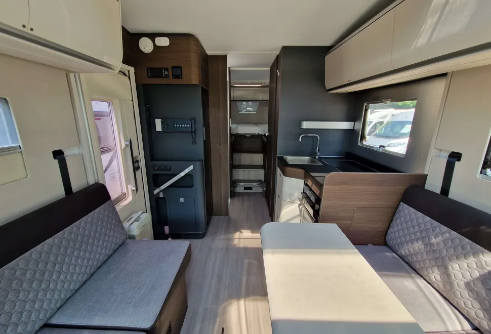 Adria Coral XL Plus 670 DL 2024