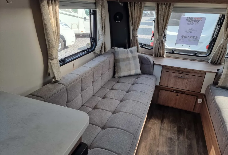 Coachman VIP 520 2025