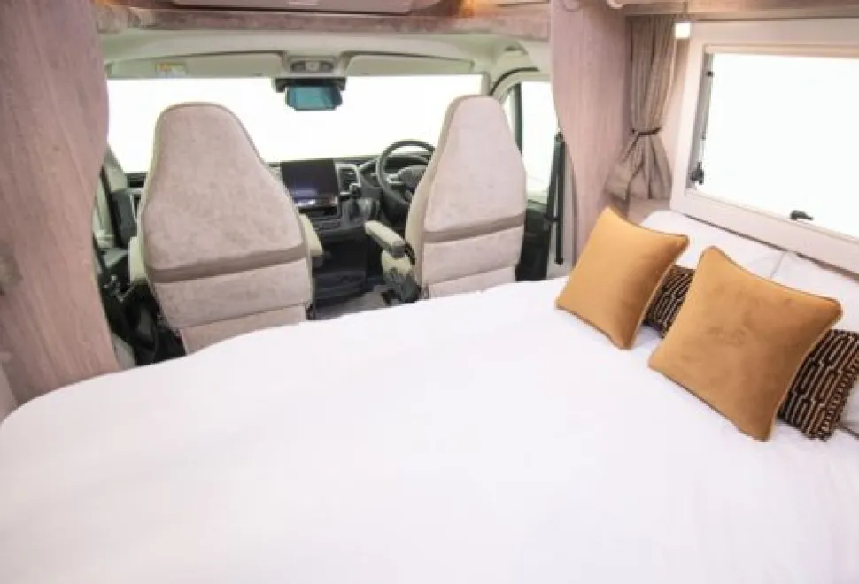 Auto-Sleeper Fiat Coach Built Broadway EB 2025