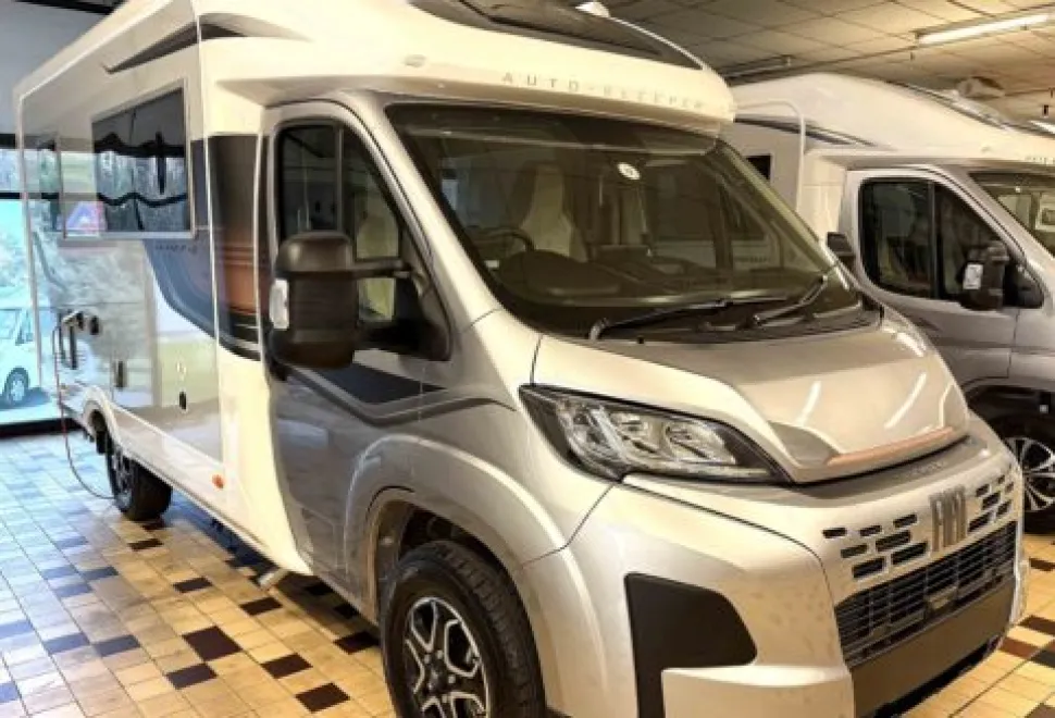 Auto-Sleeper  Fiat Coach Built Broadway EK TB LP 2025