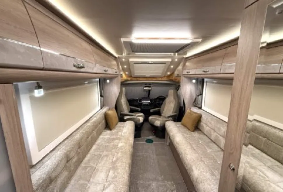 Auto-Sleeper  Fiat Coach Built Broadway EK TB LP 2025