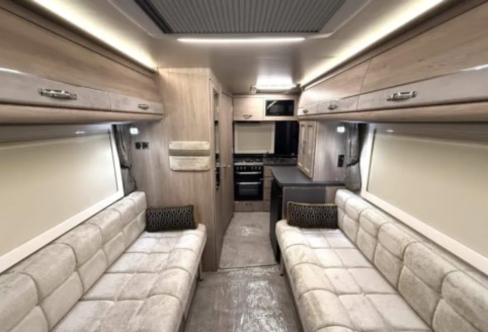 Auto-Sleeper  Fiat Coach Built Broadway EK TB LP 2025