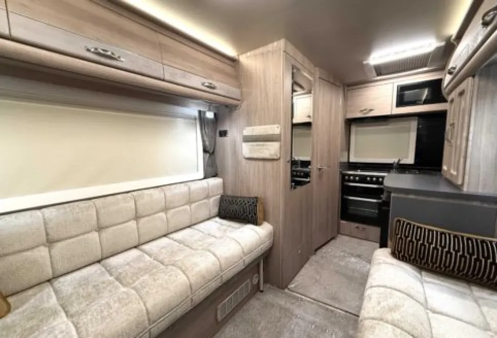 Auto-Sleeper  Fiat Coach Built Broadway EK TB LP 2025