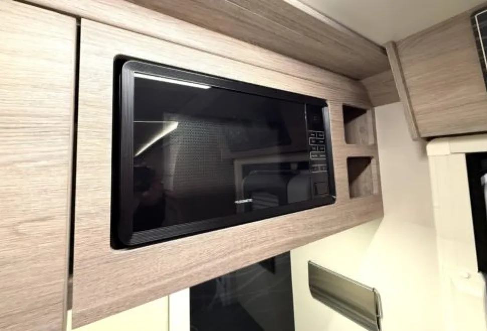 Auto-Sleeper  Fiat Coach Built Broadway EK TB LP 2025