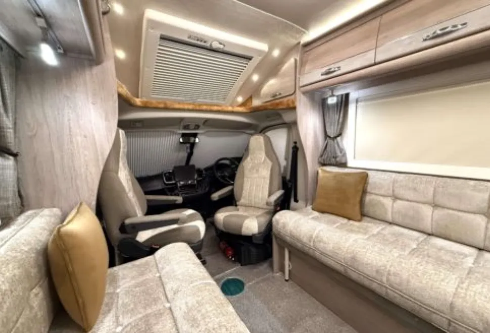Auto-Sleeper  Fiat Coach Built Broadway EK TB LP 2025