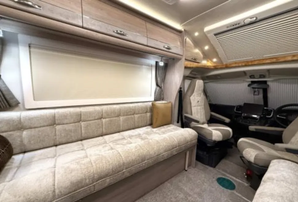Auto-Sleeper  Fiat Coach Built Broadway EK TB LP 2025