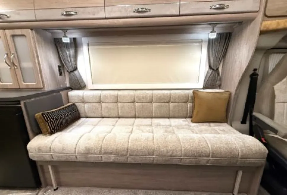 Auto-Sleeper  Fiat Coach Built Broadway EK TB LP 2025