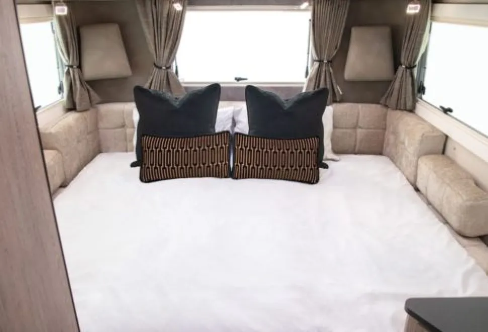 Auto-Sleeper Broadway EL 2025