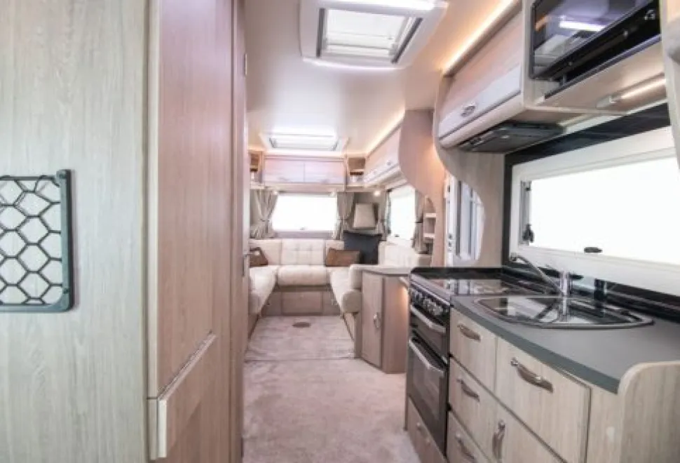 Auto-Sleeper Broadway EL 2025
