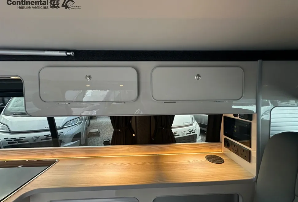 Volkswagen Le Mans T6 Transporter - Camperking 2024