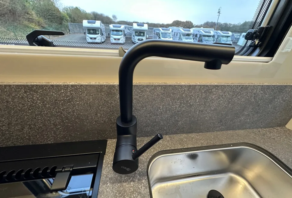 Auto-Trail Excel 690T 2025