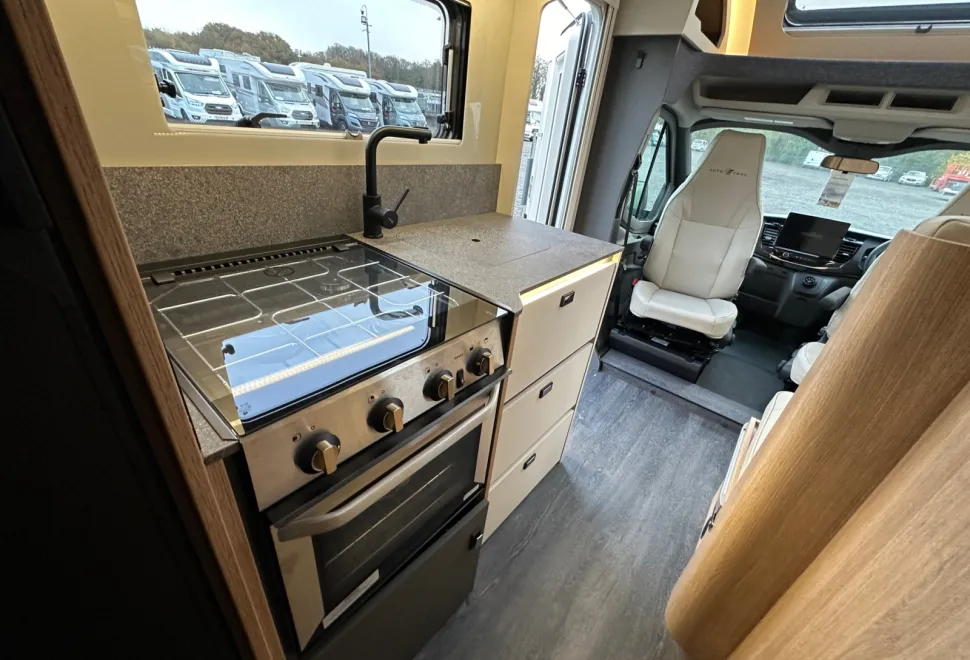 Auto-Trail Excel 690T 2025