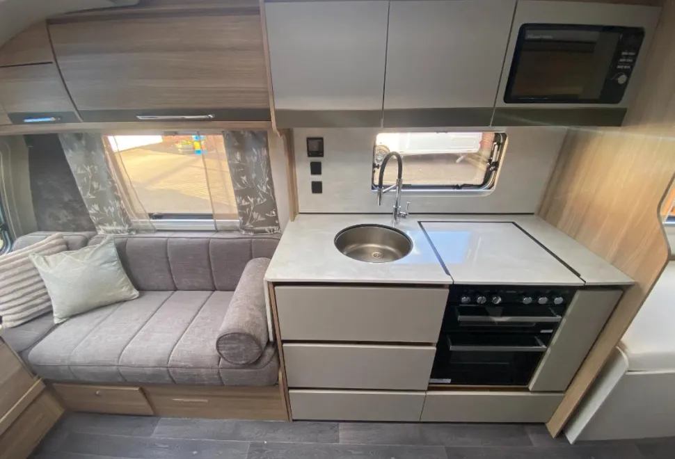 Bailey Unicorn Deluxe Cadiz 2025