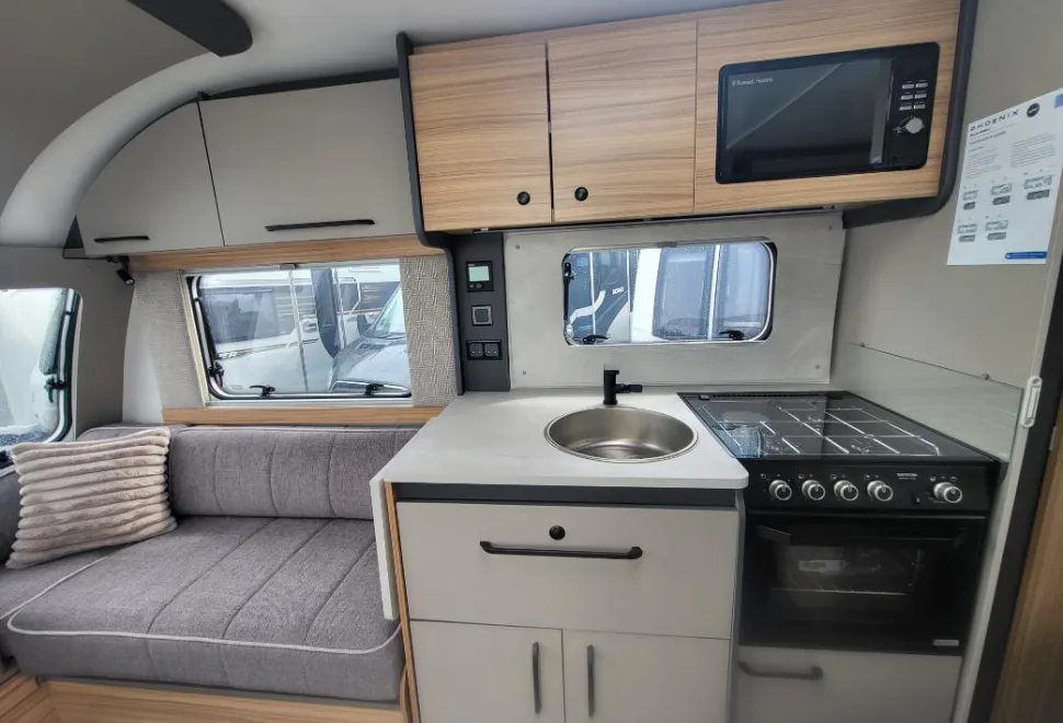 Bailey Phoenix Black 440 2026