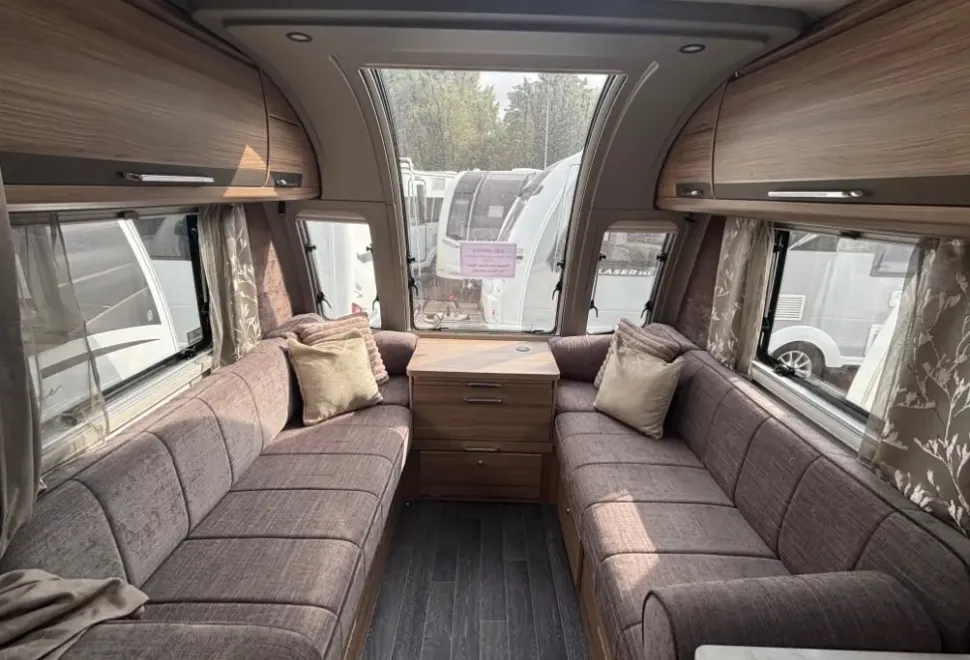 Bailey Unicorn Deluxe Madrid 2025